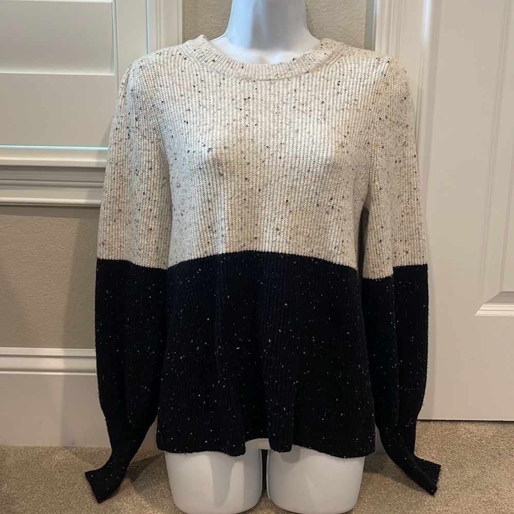 1. State  bubble sleeved sweater S